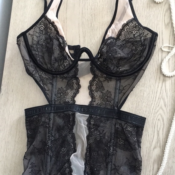 Victoria’s Secret black lace corset size S - Picture 3 of 3